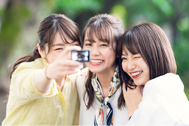 3人の女性の画像